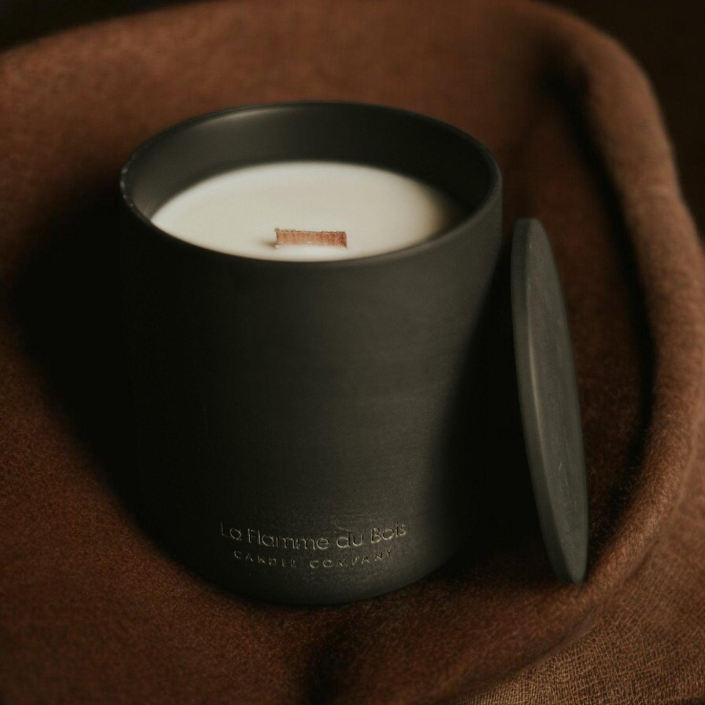 Sandalwood and Suede Soy Candle - La Flamme du Bois